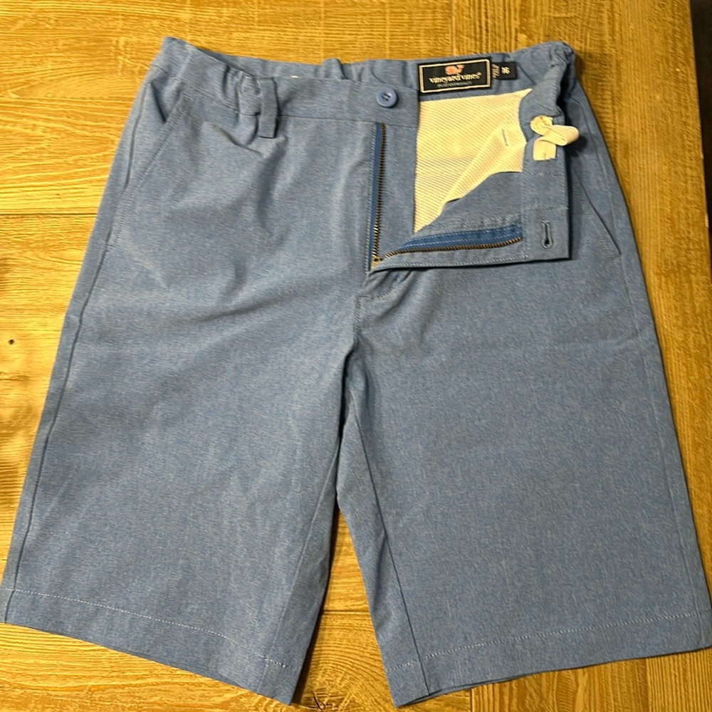 Vineyard Vines Shorts Kids Size 16.  Performance